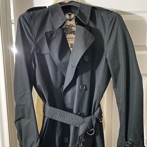 Burberry Kensington Men’s Mid Length Trench Black